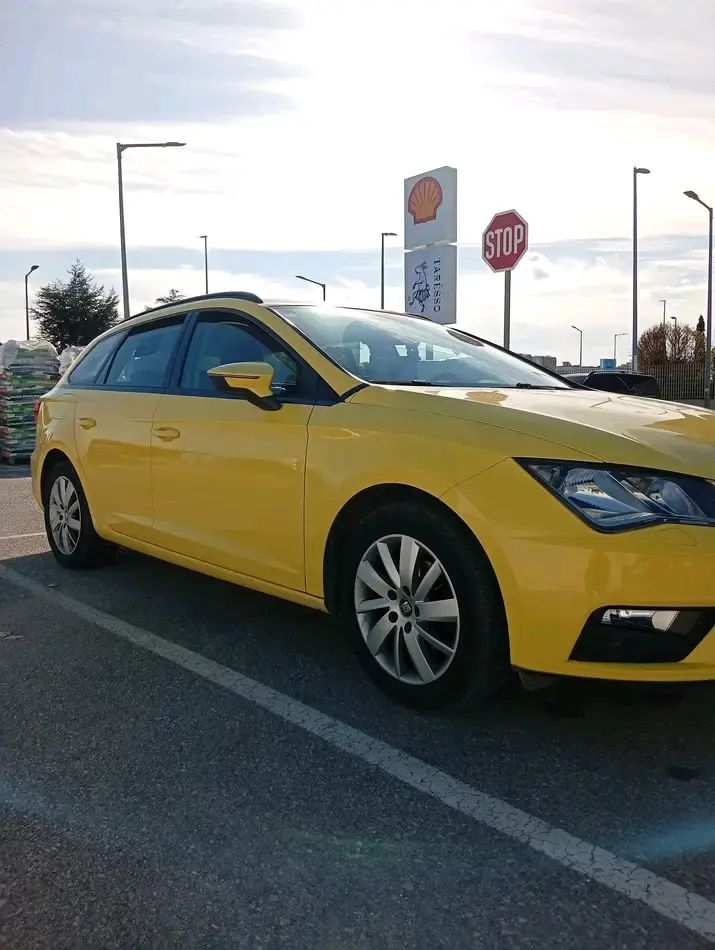 Το όχημα της Athens Taxi Transfer: Seat Leon Station Wagon που κινείται με φυσικό αέριο (CNG)